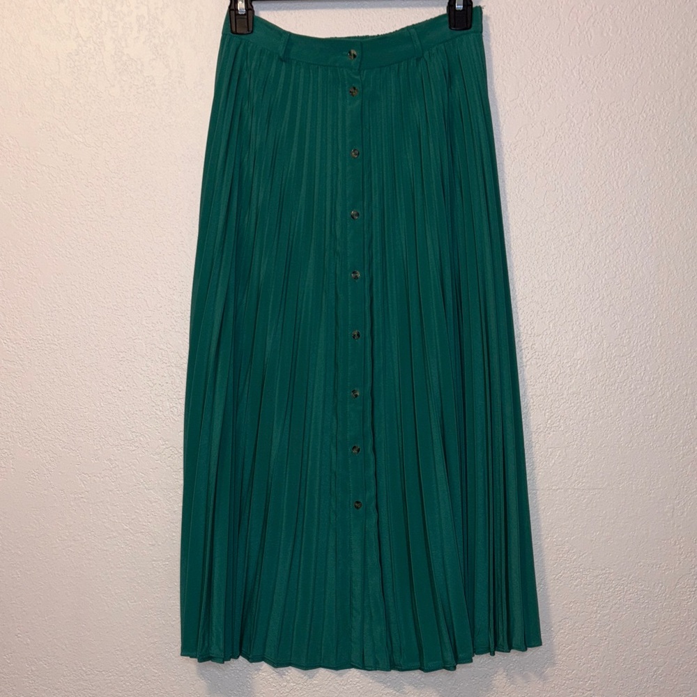 Elegant Green Pleated Skirt